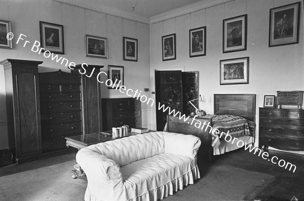 ABBEYLEIX HOUSE DE VESCI'S BEDROOM